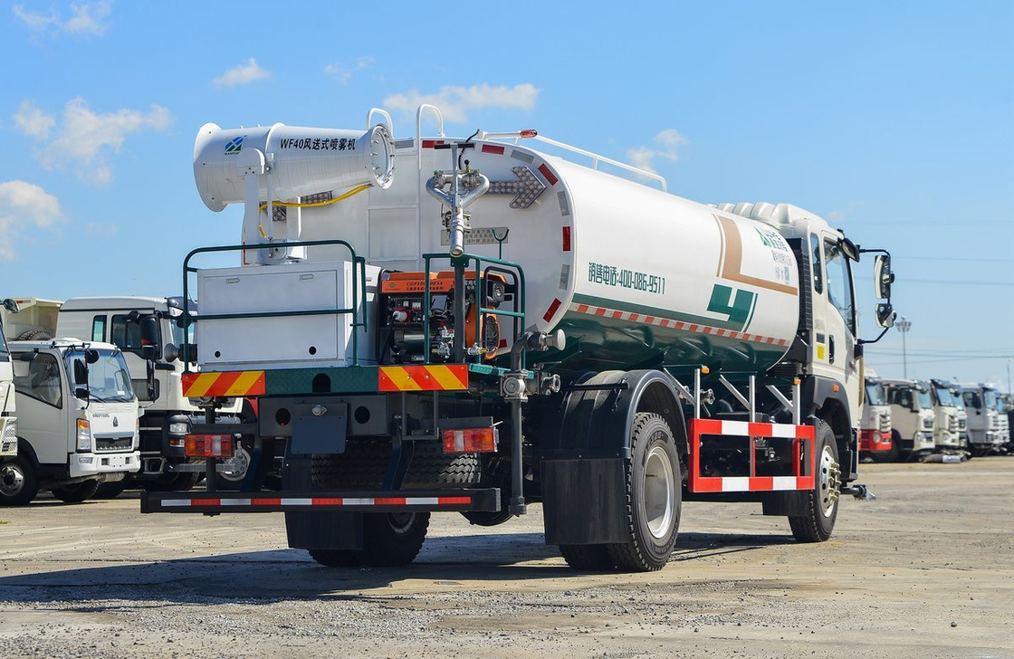 Water Tanker Truck 4x2 Sinotruck Howo Weichai 220hp Double Rear Tires Single Row Cabin