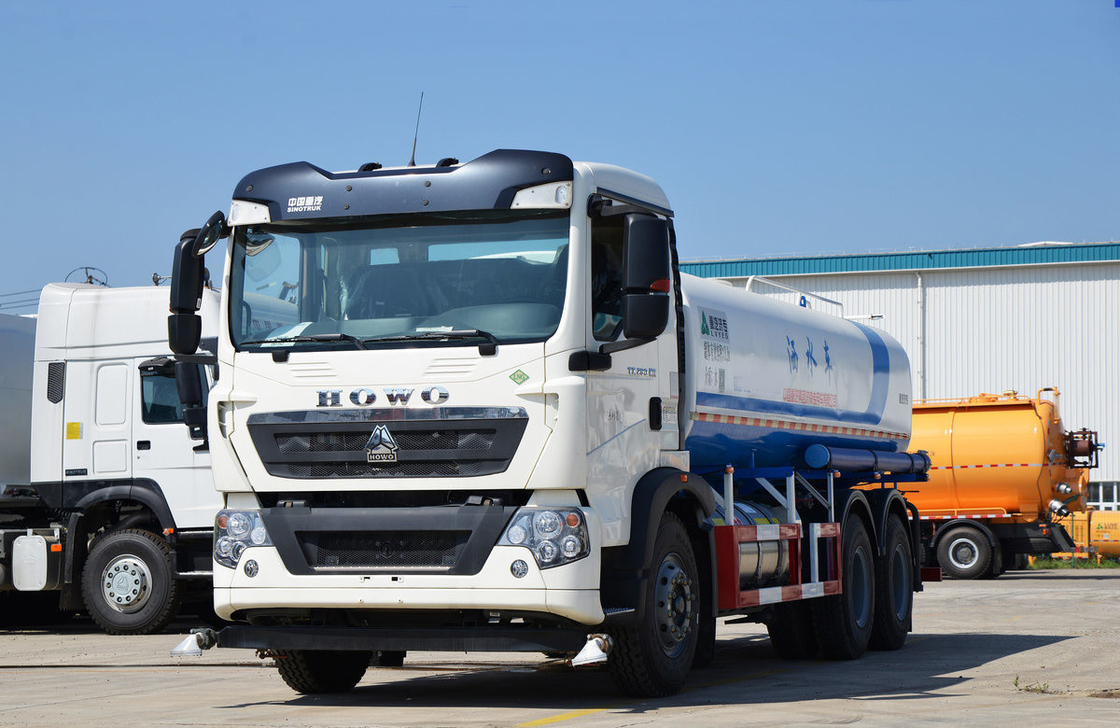 Water Tanker Truck Howo 6*4 Sinotruck 10 Wheel LNG 260hp Engine 14 Cubic Tanker LHD/RHD