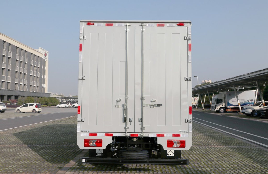 Used Light Cargo Trucks JAC 4.2 Meters Van Box Double Door Single Row Cab With Sleeper