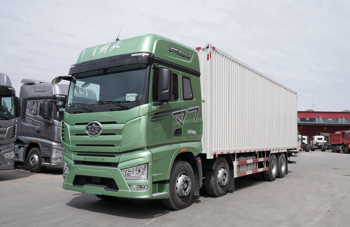12 Wheeler Cargo Truck 8×4 Diesel Engine 560hp FAW Lorry Truck Van Box 20 Tons Capacity