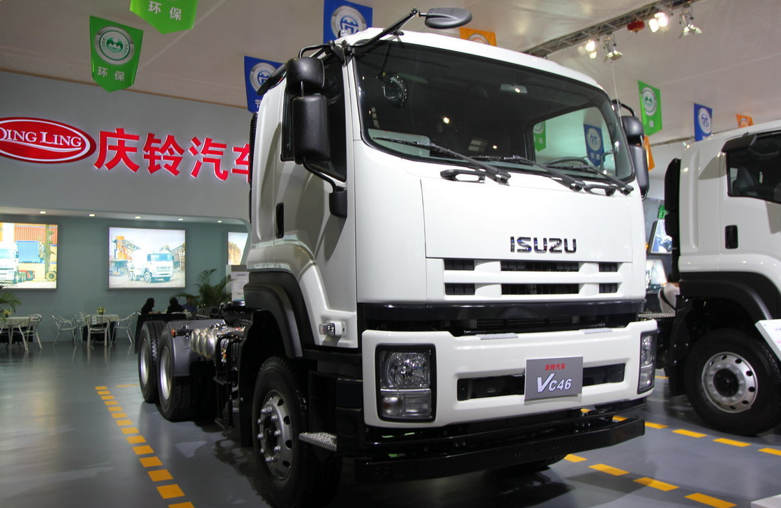 Truck Tractor Flat Roof Cabin ISUZU Horse Head Trailer 6*4 Drive Mode 350hp Euro 4 Emission