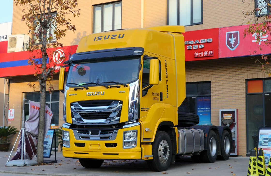 Used Truck Tractor Units 460hp Powerful Egine ZF Gearbox Isuzu Prime Mover High Roof Cab