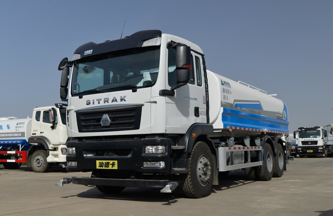 Sprinkler Water Tanker Truck 6*4 Sinotruck Sitrak 14m³ Capacity Tanker 9.5 Meters Long 10 Wheels