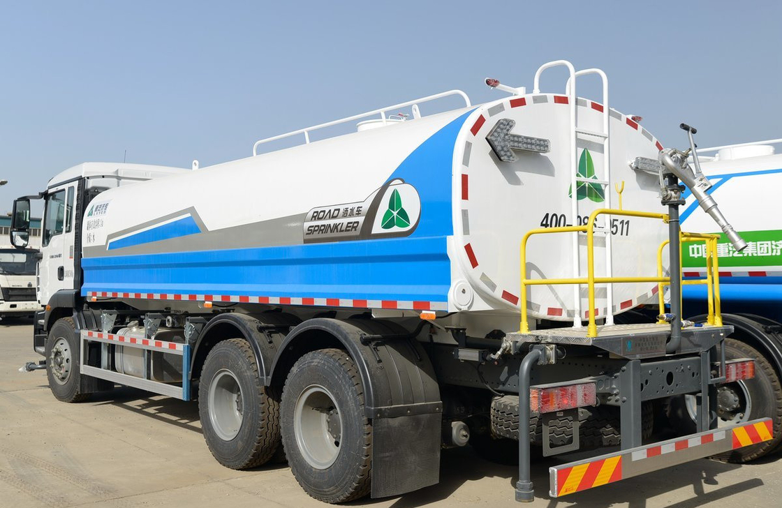 Sprinkler Water Tanker Truck 6*4 Sinotruck Sitrak 14m³ Capacity Tanker 9.5 Meters Long 10 Wheels