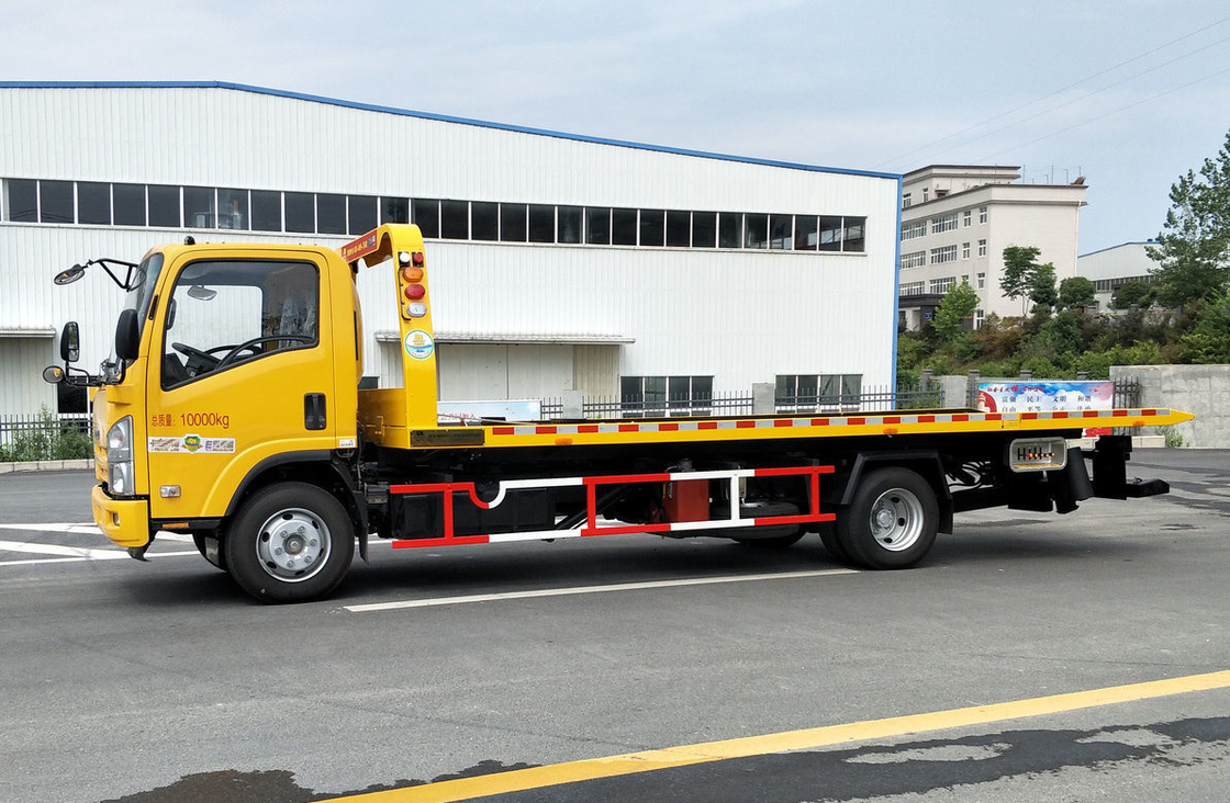Small Wrecker Tow Trucks Flat Bed 4500mm Wheelbase 190hp Diesel Engine Six Speed Manual