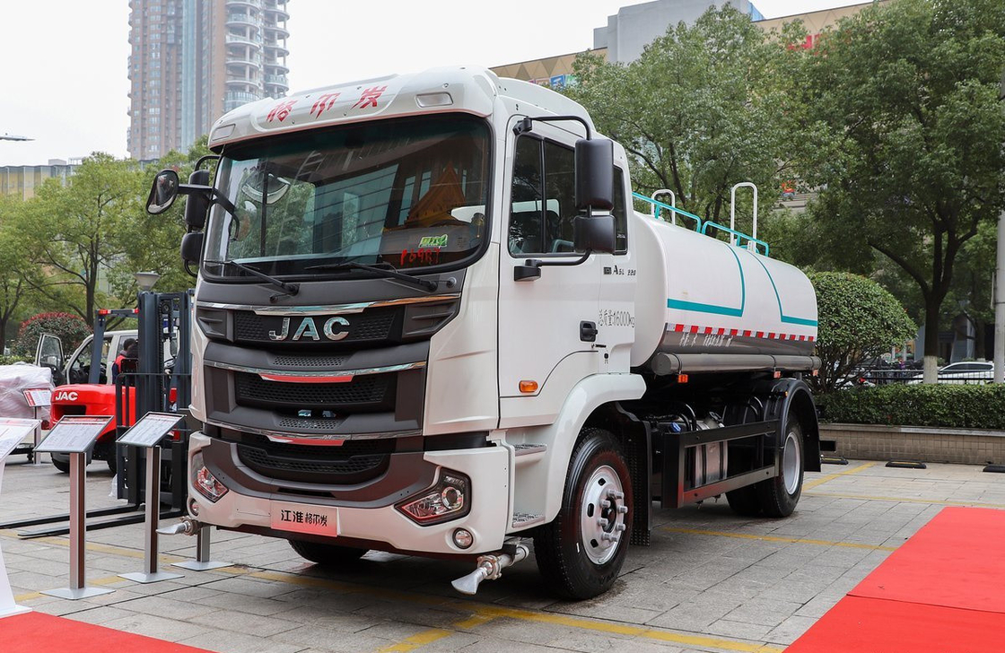 Sprinkler Water Tanker Truck JAC 4×2 Single Axle 200hp Diesel Engine 10 Cubic Tanker
