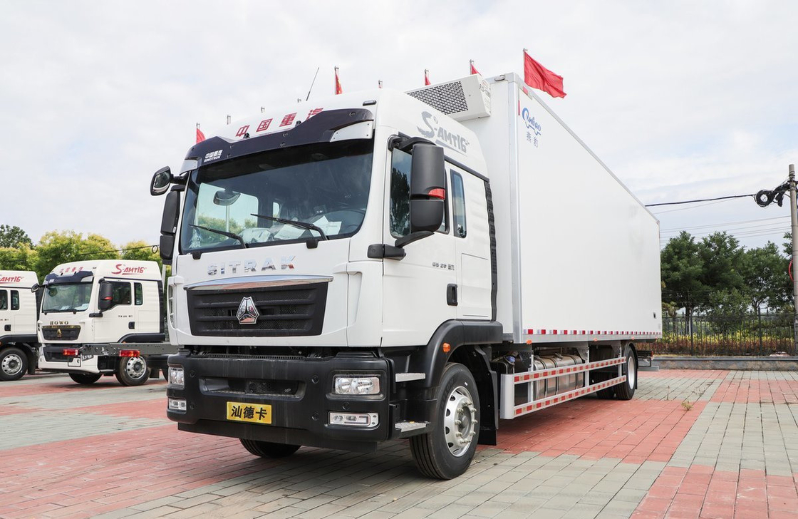 Refrigerator Cooling Van Sinotruck 4*2 Drive Mode 9.5 Meters Long Box SITRAK 290hp