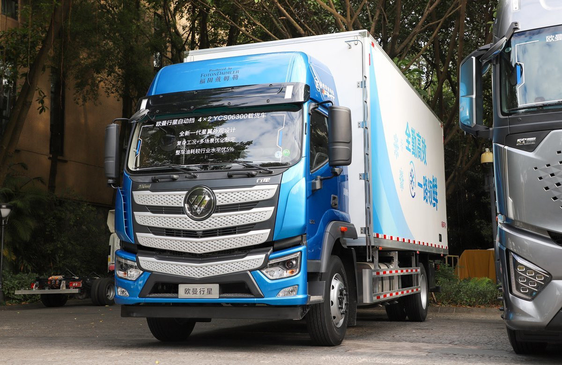 Refrigerated Medium Size Box Foton Brand New Loading 10 Tons Yuchai Engine 300hp LHD