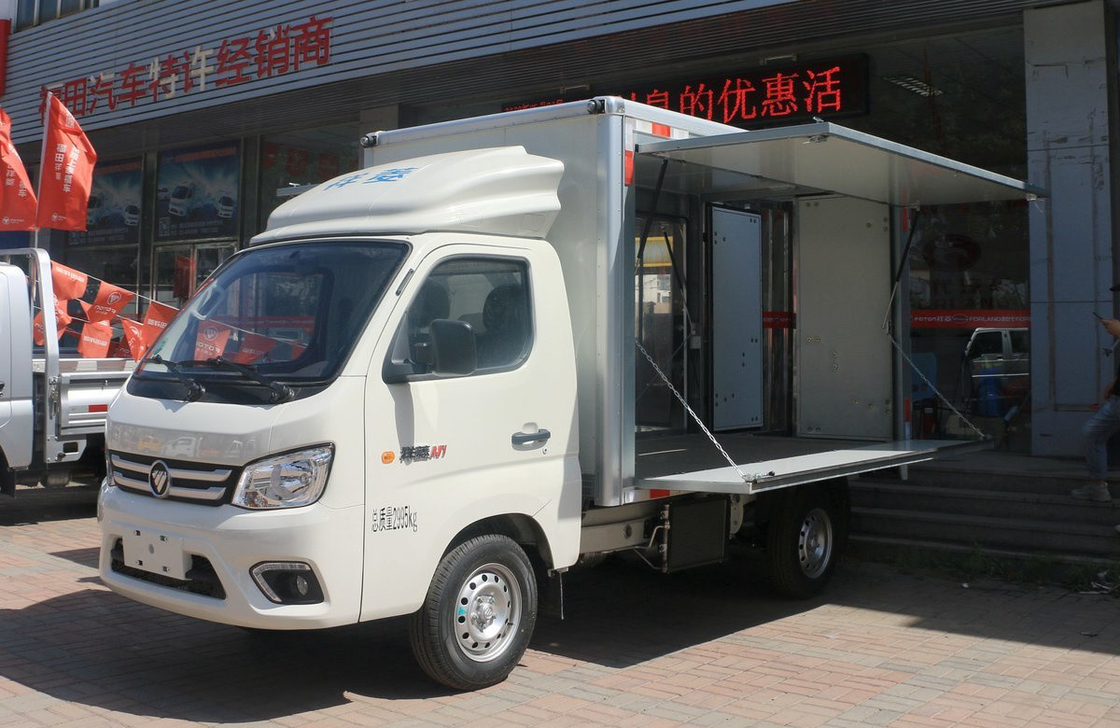 Box Truck Van Loading 2 Tons Foton Cargo Truck Wingspan Box 3 Meters Long One Row Cab