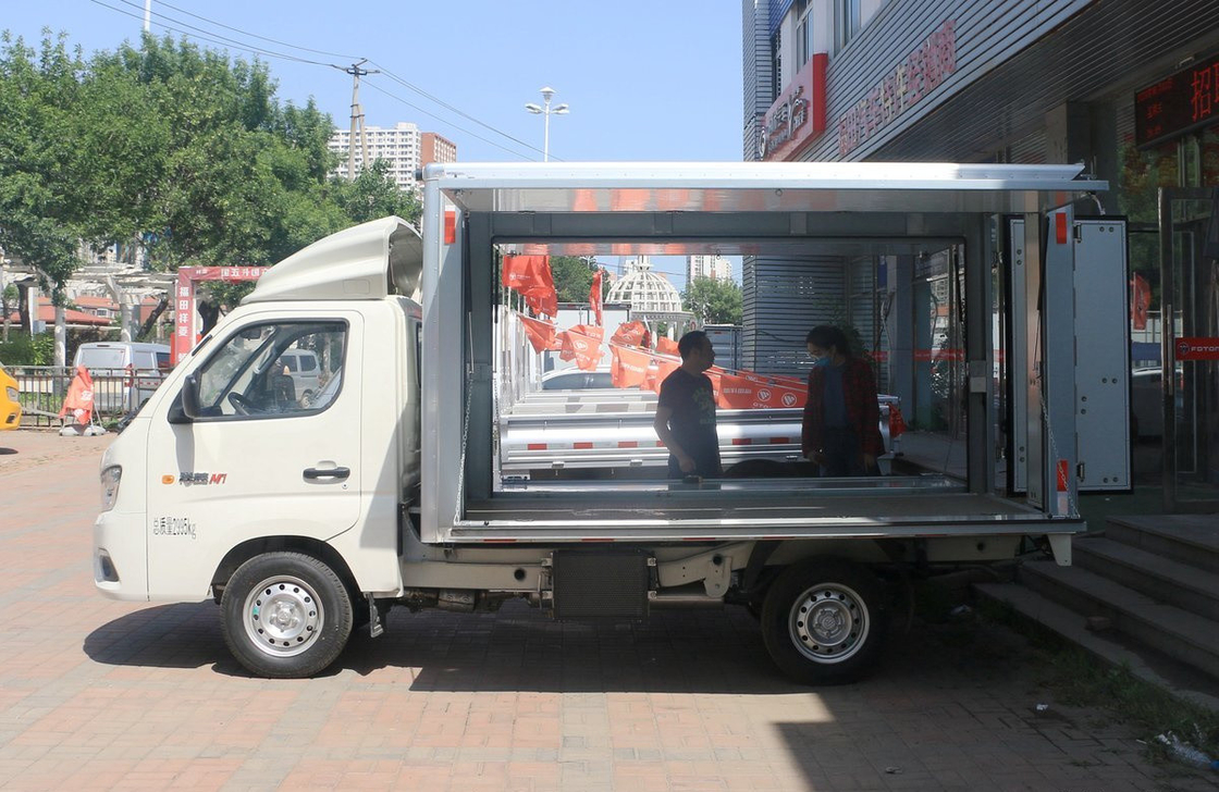 Box Truck Van Loading 2 Tons Foton Cargo Truck Wingspan Box 3 Meters Long One Row Cab