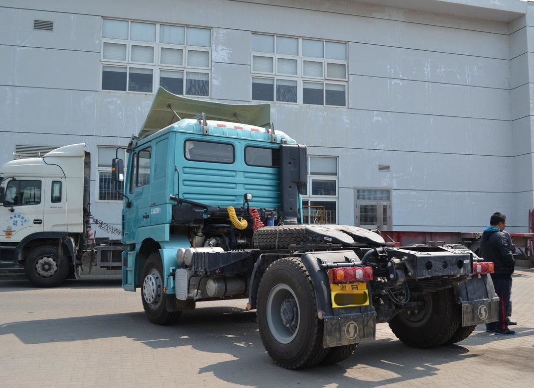 Tractor Truck 4×2 New Shacman Horse Head Weichai 336hp Euro 3 Emission Single And Half Cab