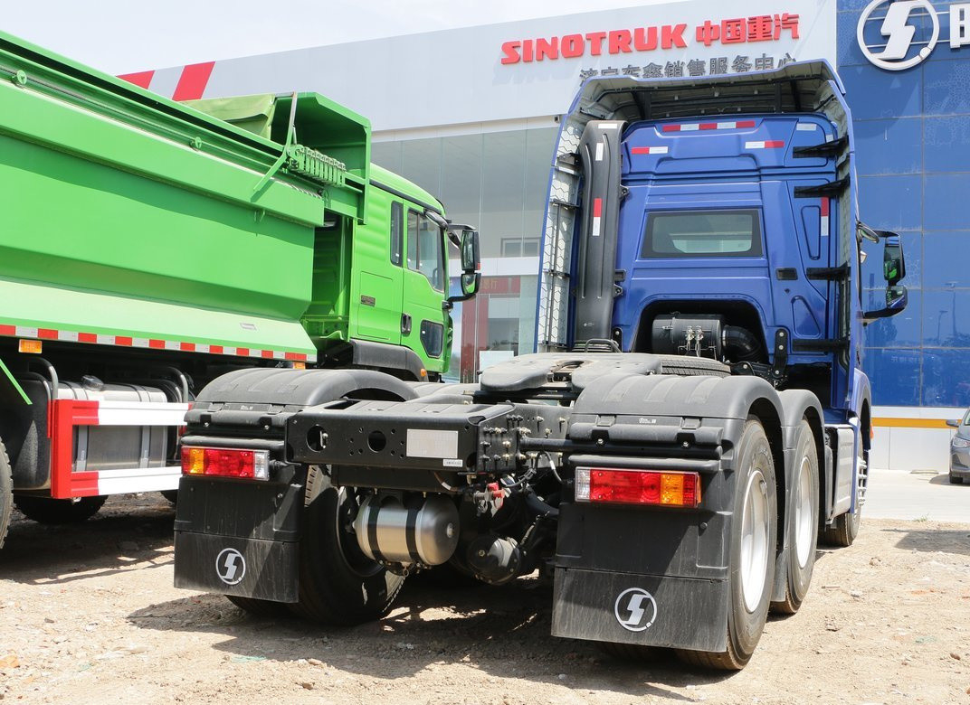 Tractor Unit Trucks Blue Color High Roof Cabin 480hp Shacman H6000 Prime Mover Fast Gearbox