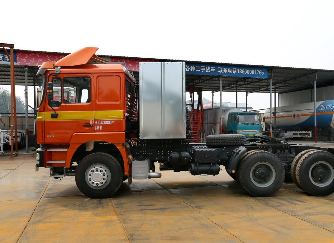 Tractor Truck Head Shacman Gas Transport Horse 6*4 With 3 Axles Weichai 350hp LNG Manual