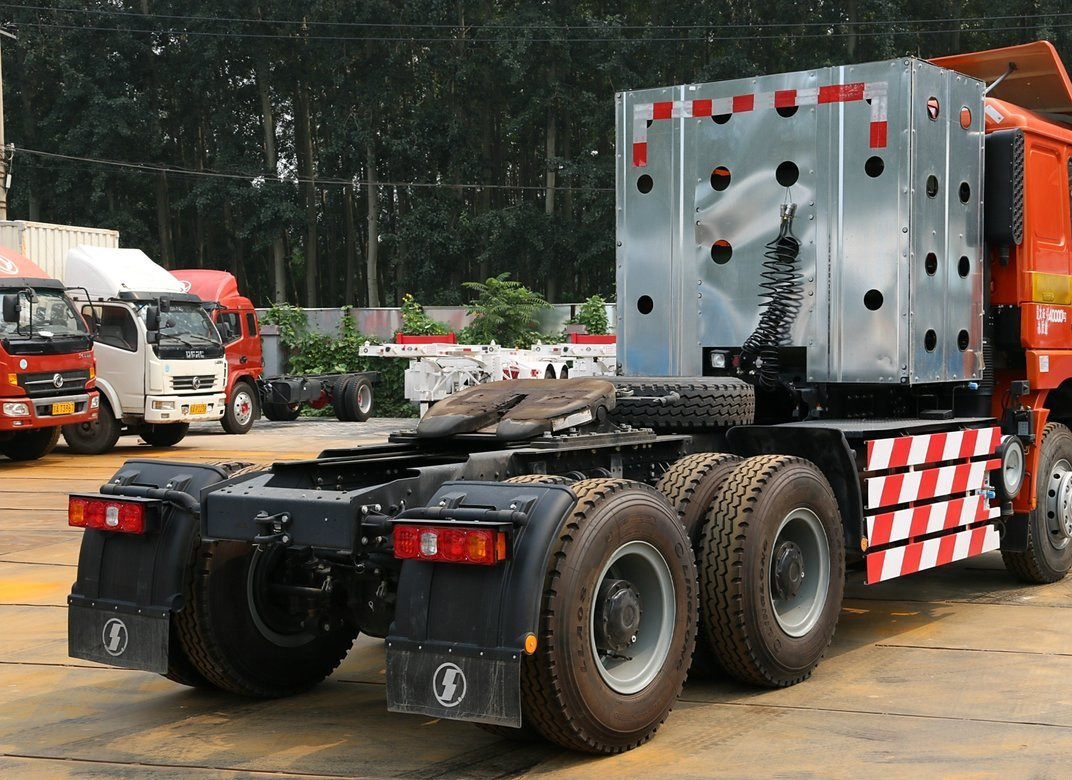 Tractor Truck Head Shacman Gas Transport Horse 6*4 With 3 Axles Weichai 350hp LNG Manual