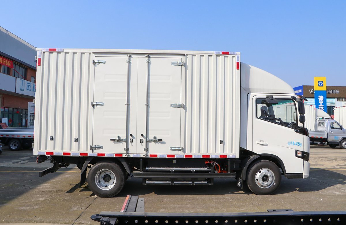 Box Trucks Geely Pure Electric Lorry Truck New Energy Fuel 4*2 Van Box 4 Meters A/C