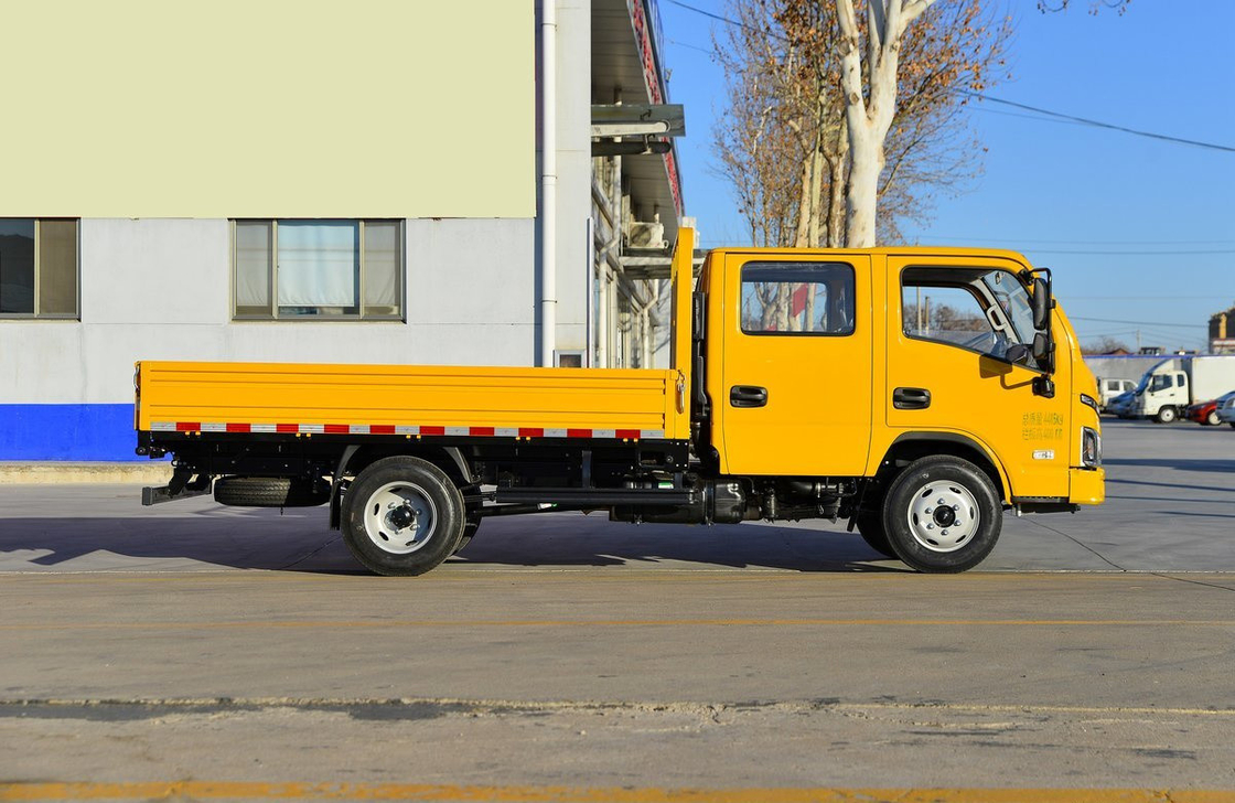 5 Ton Box Truck 2 Rows Cabin 2+3 Seats Flat Bed Box With 3.2 Meters Yunei Engine 116hp