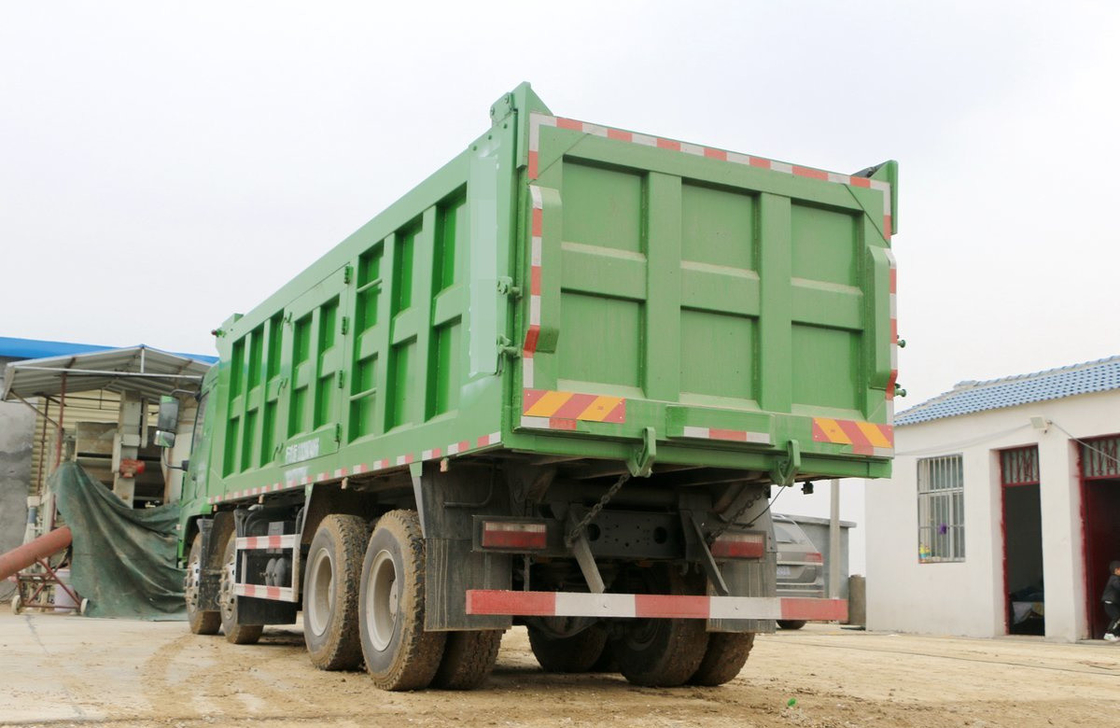 Shacman Used Tipper Trucks X6 Heavy Duty 8*4 Dumper 300hp Payload 30-50 Tons LHD/RHD