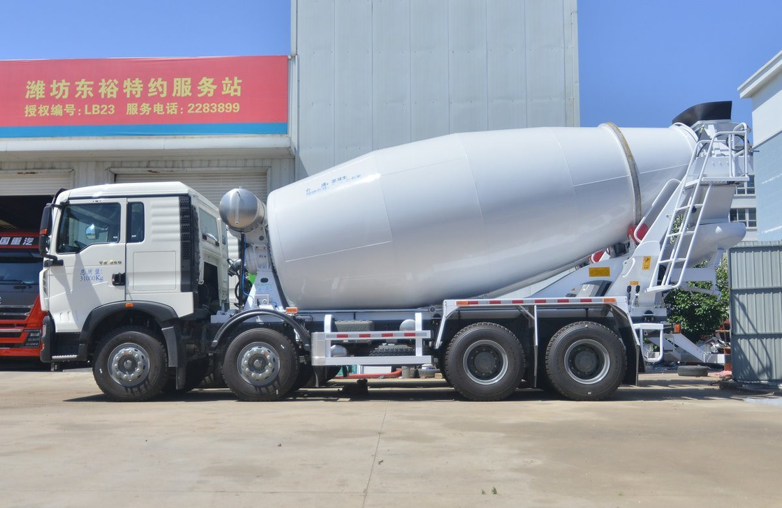 Customized Heavy Mixer Truck 8 Cubic Sinotruck Howo T7 Cement Mixer With 10-Speend Gear