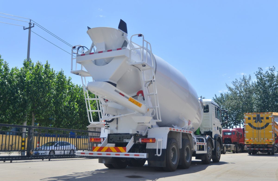 Customized Heavy Mixer Truck 8 Cubic Sinotruck Howo T7 Cement Mixer With 10-Speend Gear