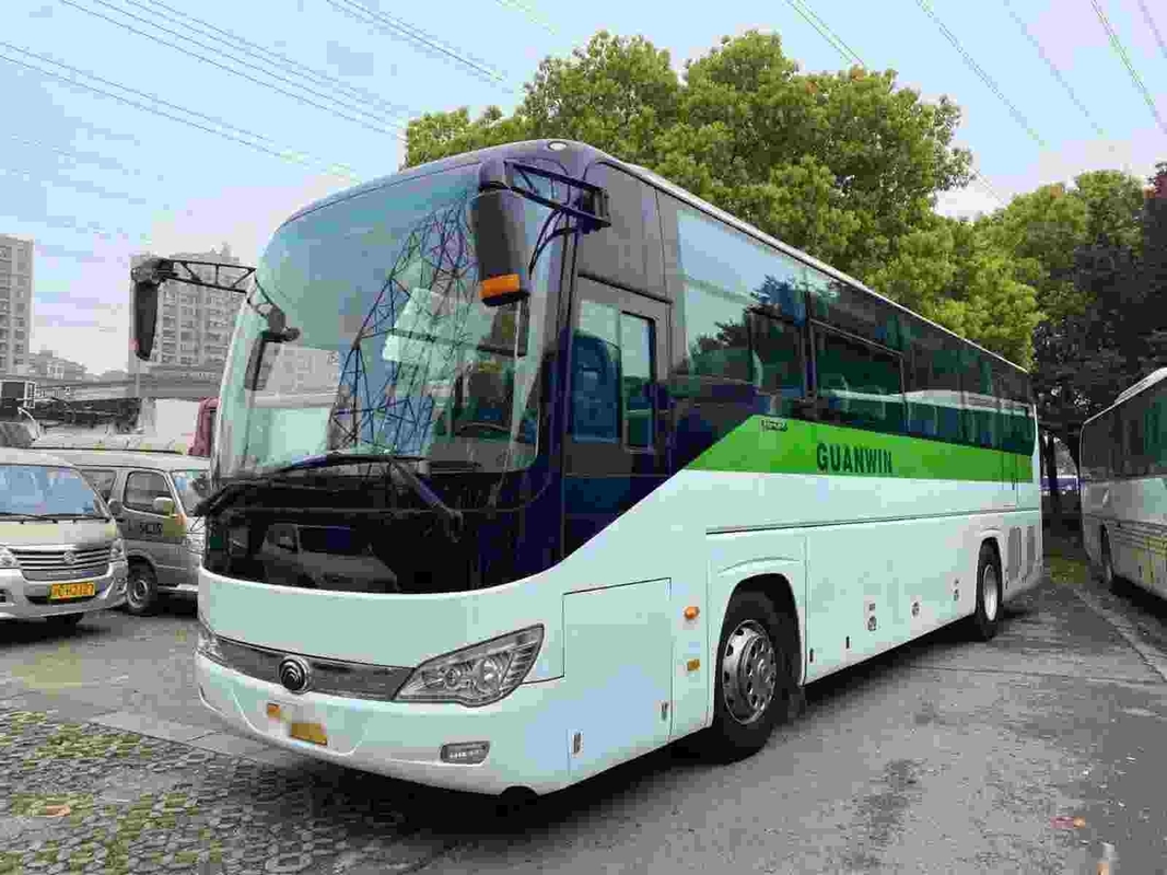 Luxurious Used YUTONG Bus 2015 Year Euro-IV Emission 51 Seats Large Luggage Compartment