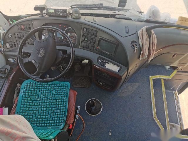 Second Hand Youtong Coach Bus ZK6808 Left Hand Drive 30 Seats Leaf Spring Use In Africa