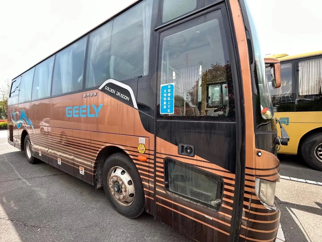 Second-Hand Luxury Bus 39 Seats Gold Color Euro 4 Yuchai Engine Golden Dragon Bus XML6907