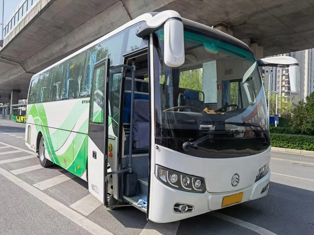 XML6857 33-Seat White Single-Door Diesel Engine And Air-Conditioned Second-Hand Bus