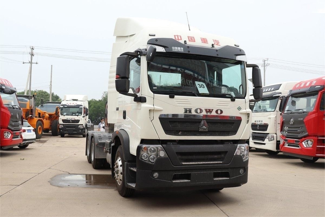 HOWO Single Row Semi TX Heavy Truck 440HP 6X4 12gears Dual Drive LNG Tractor National VI
