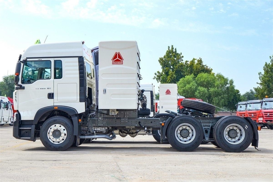HOWO Heavy Truck 460HP 6X4 CNG Dangerous Goods Tractor National VI Rear Eight Wheels
