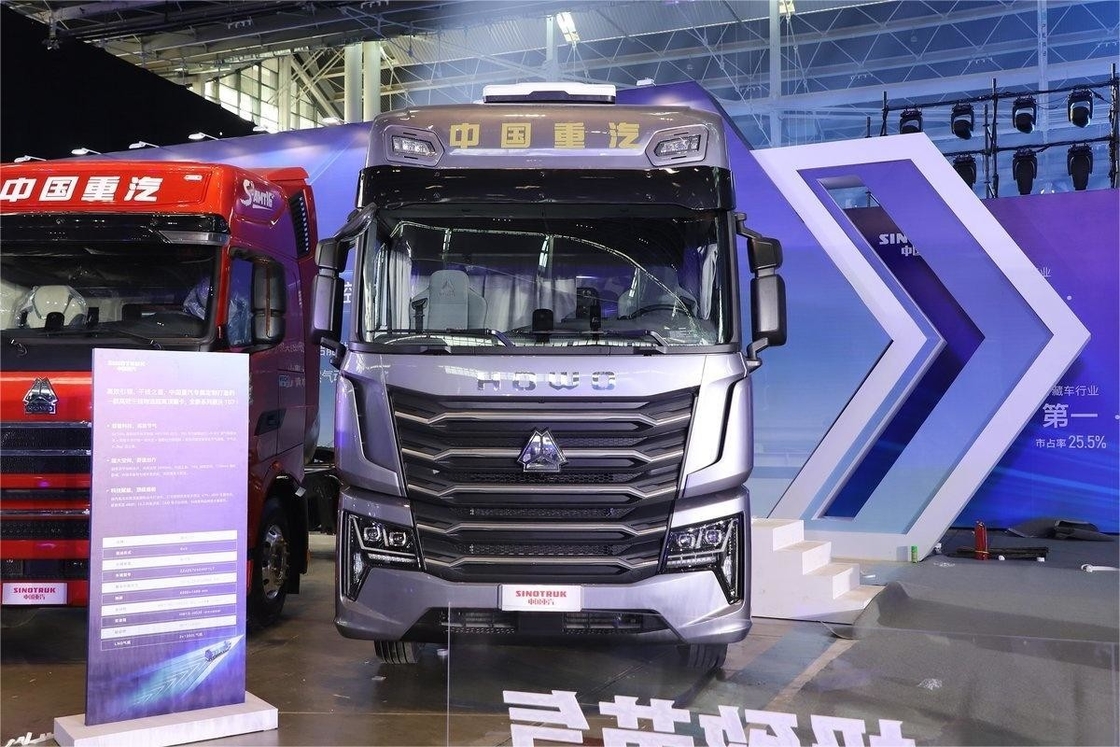 HOWO TS7 Heavy Truck 700HP 6X4 Hydraulic Buffer LNG Automatic Transmission High Roof Tractor