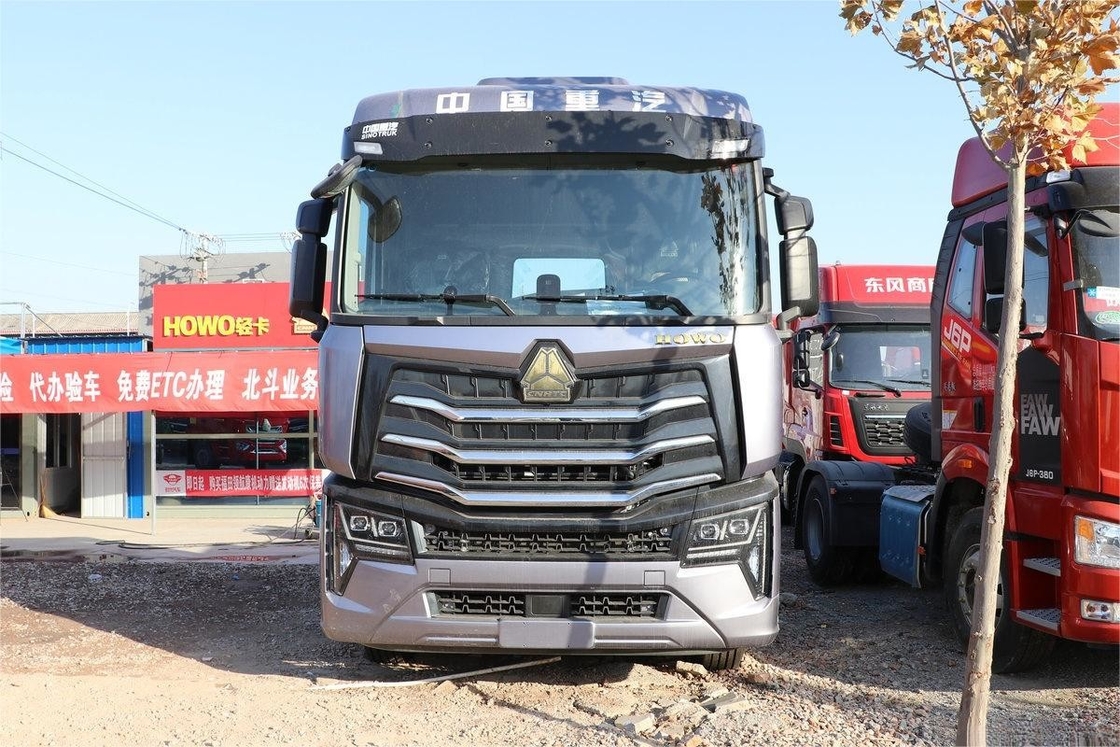 HOWO Heavy Truck Tractor High Roof Deflector 6X4 Diesel 16 Gears 480 Horsepower National VI