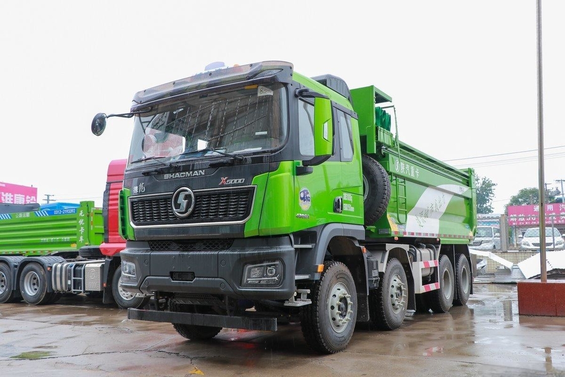 EURO 6 Emissions 430 Horsepower 8x4 5.3 Meters 15.5 Tons Weichai Heavy Dump Truck