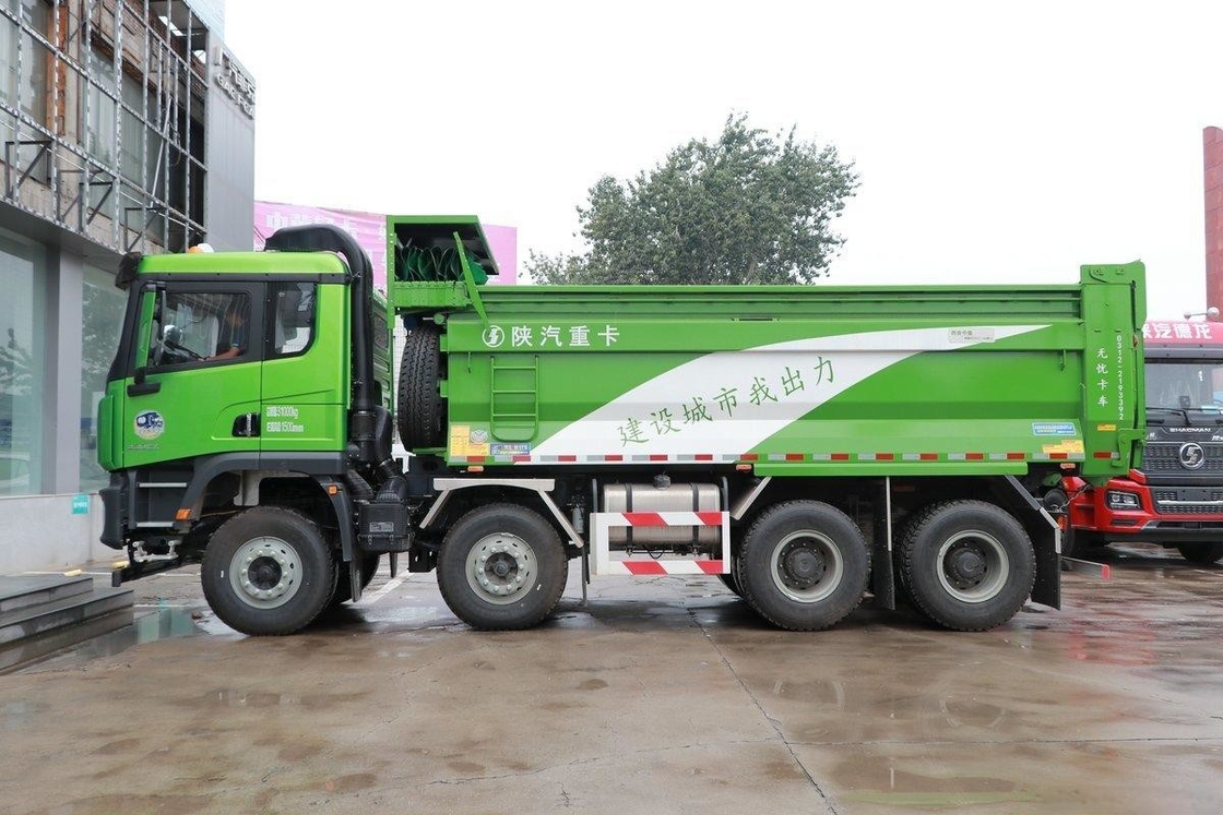EURO 6 Emissions 430 Horsepower 8x4 5.3 Meters 15.5 Tons Weichai Heavy Dump Truck