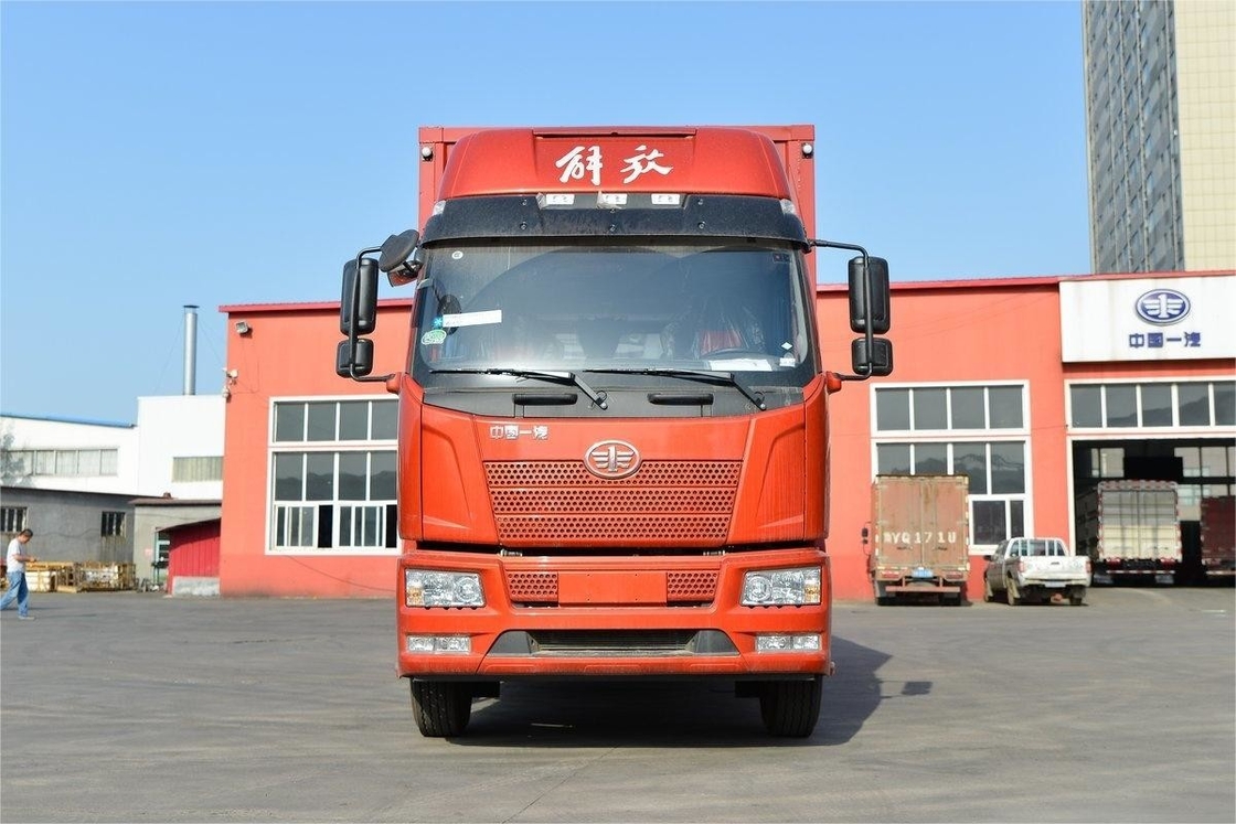FAW J6L Single Axle Jiefang Medium Truck 240HP 4X2 8-Speed 6.8m Van Truck Side Door