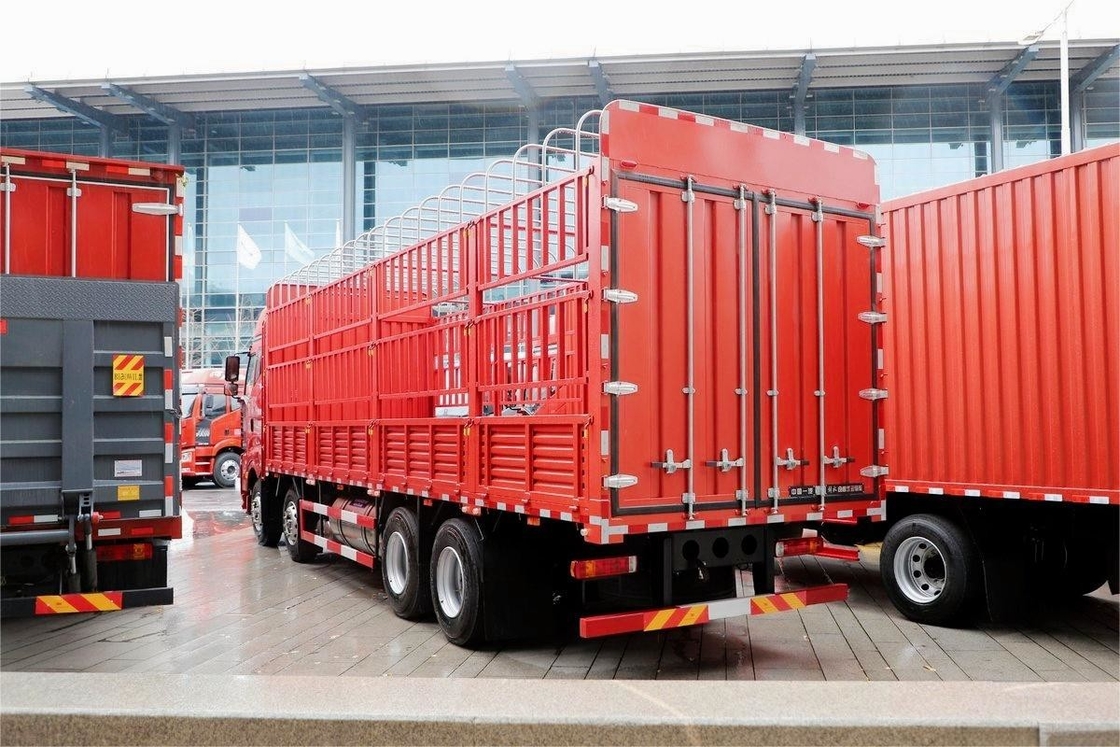 Jiefang Medium Truck Sunroof Air Conditioning 12-Speed 510 HP 8X4 9.4m LNG Fence Truck
