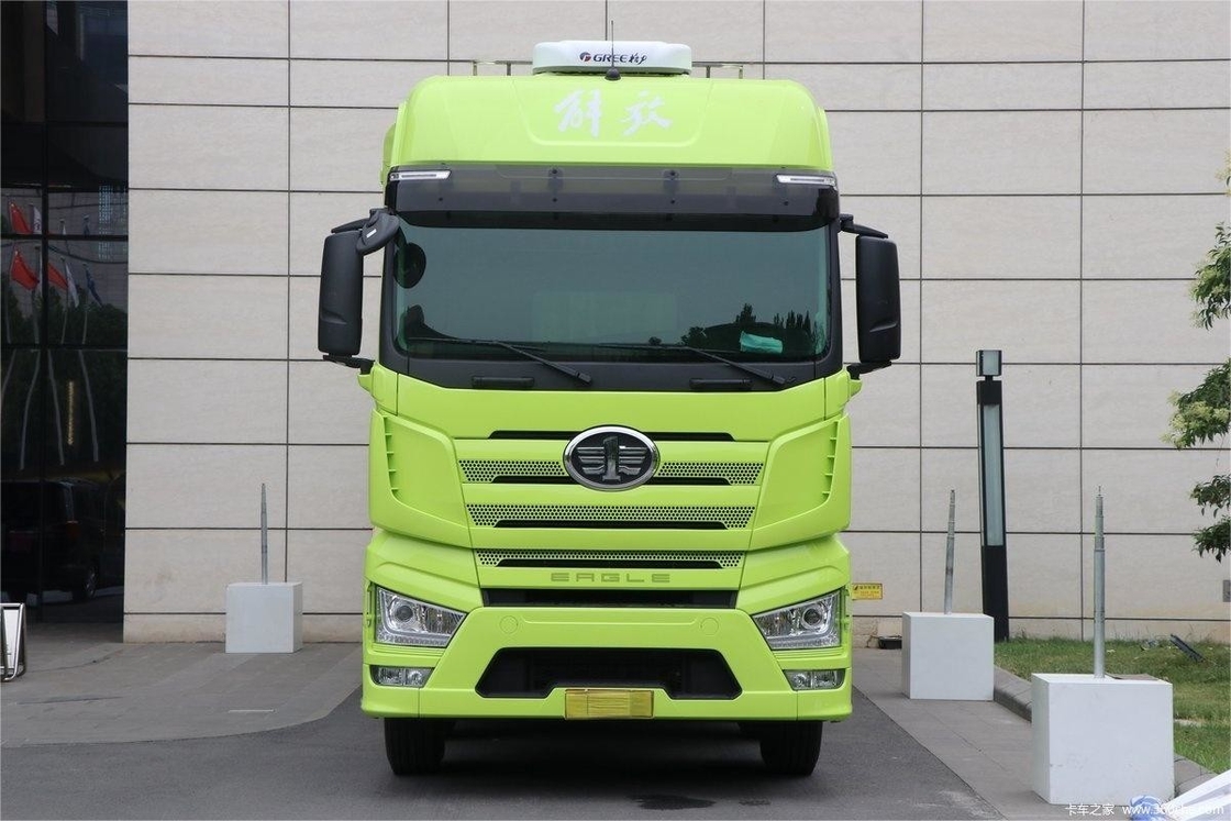 Jiefang Heavy Fence Truck Green Body High Roof 460HP 8X4 9.4m 12-Speed ​​Diesel Truck