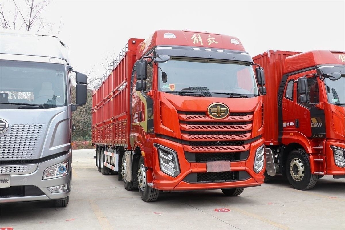 FAW Jiefang Fence Truck Large Row Half Seat 560HP 8X4 9.4m AMT Automatic Transmission