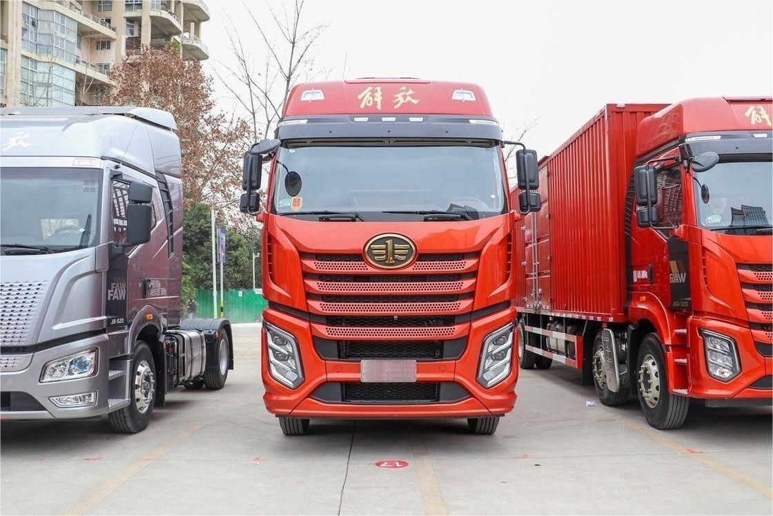 FAW Jiefang Fence Truck Large Row Half Seat 560HP 8X4 9.4m AMT Automatic Transmission