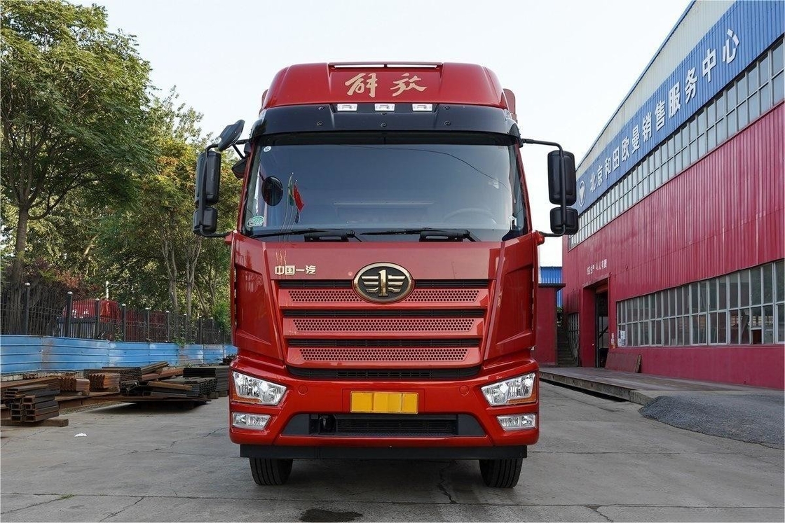 FAW Jiefang Truck Single-Row And Half-Seat 260HP 8-Speed Diesel 4X2 6.75m Fence Truck