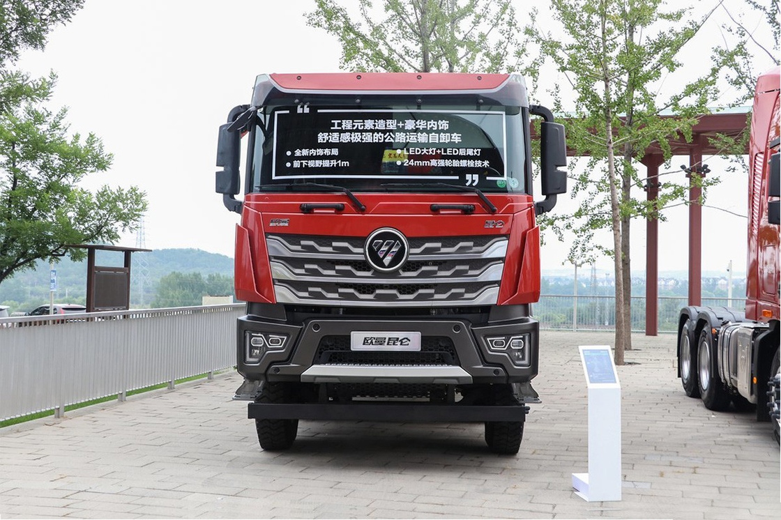 Foton Dump Truck 15 Tons 580 Horsepower 8X4 7.6M Red Body Double Rear Axle U-Shaped Cargo Box