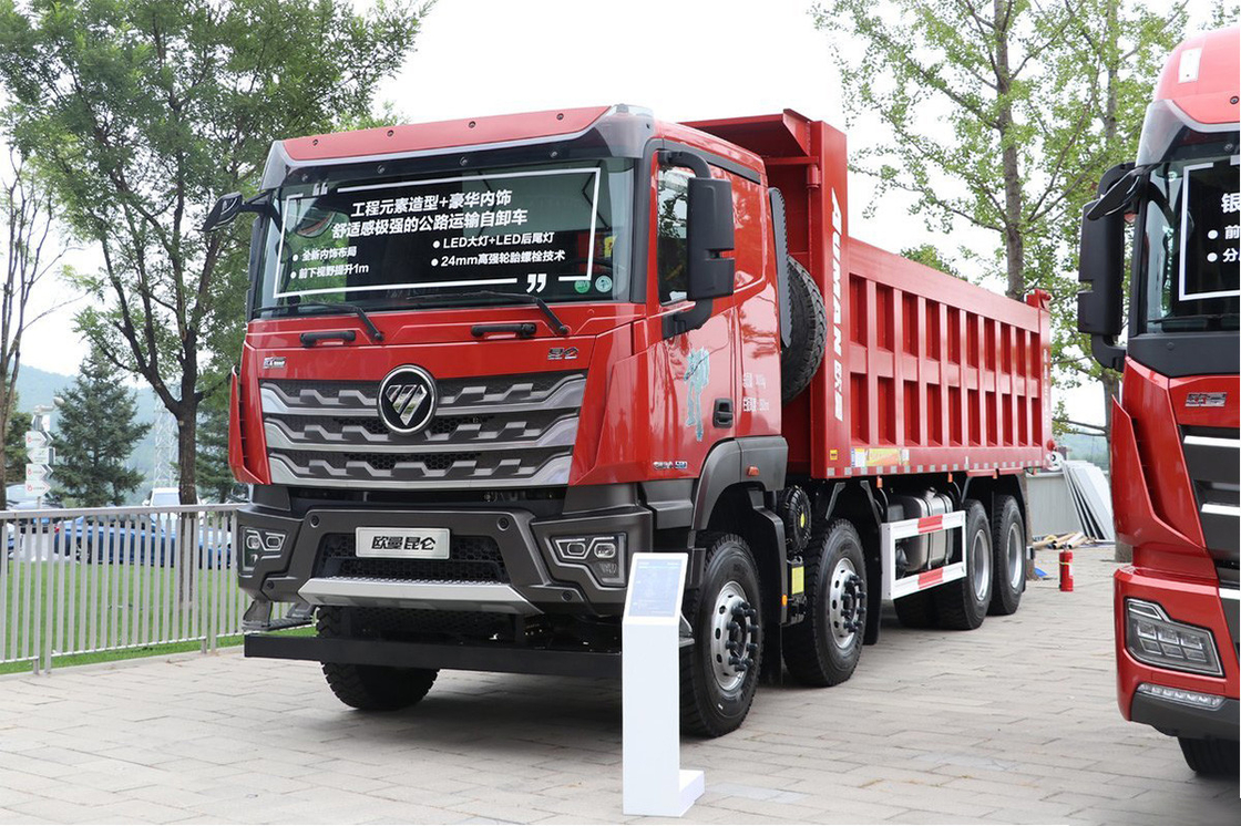 Foton Dump Truck 15 Tons 580 Horsepower 8X4 7.6M Red Body Double Rear Axle U-Shaped Cargo Box