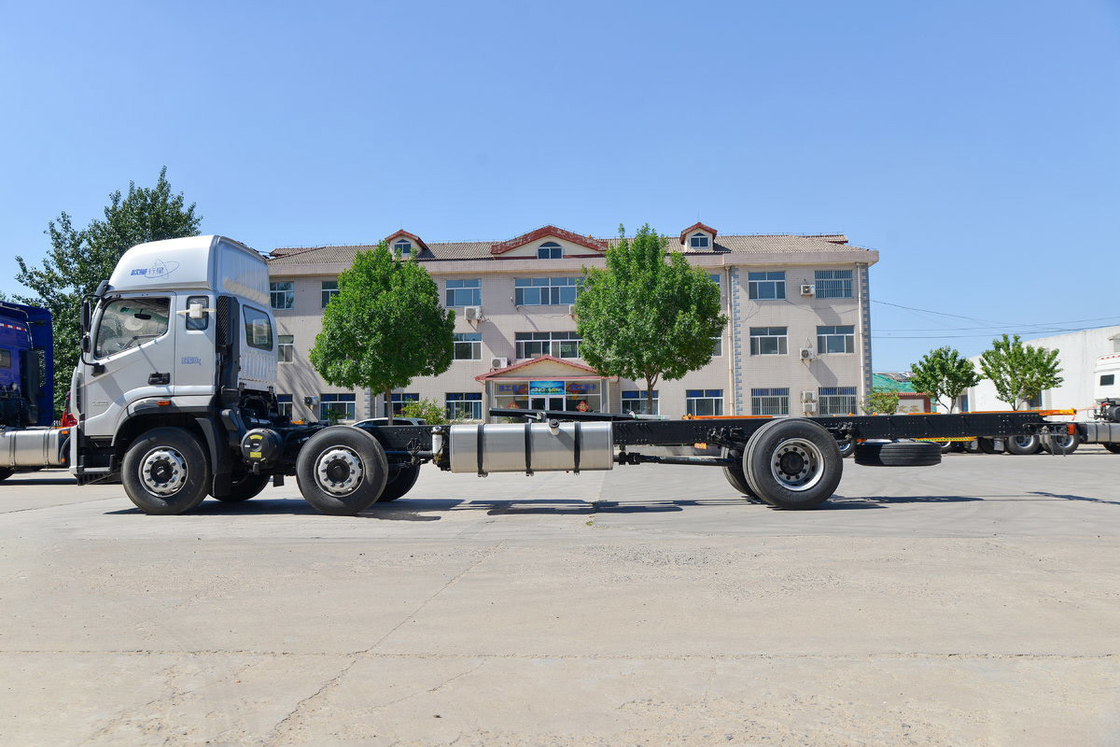 Single Row And Half Seats Foton Auman Truck High Roof Diesel 245HP 6X2 8.6m Truck Chassis