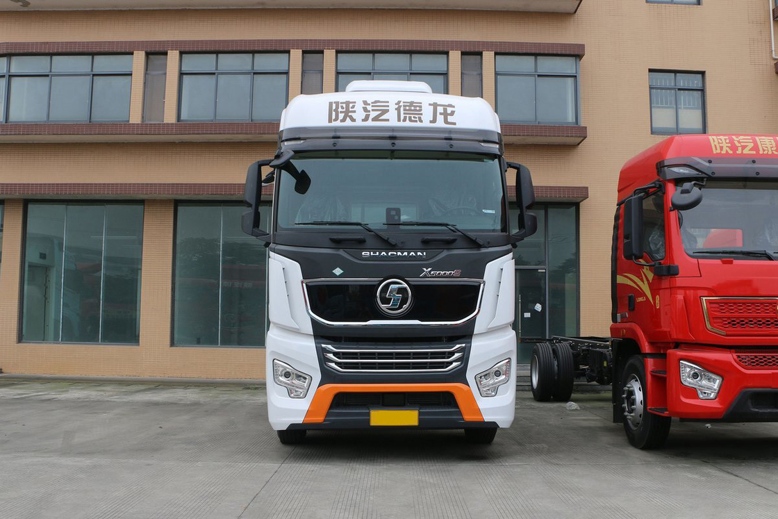 Shacman Tractor Truck X5000S Single-Row Half-Seat 560 Horsepower 12-Speed 6X4 LNG Tractor