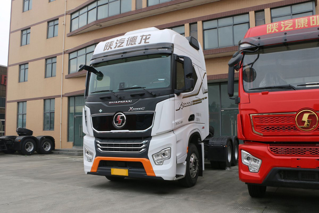 Shacman Tractor Truck X5000S Single-Row Half-Seat 560 Horsepower 12-Speed 6X4 LNG Tractor