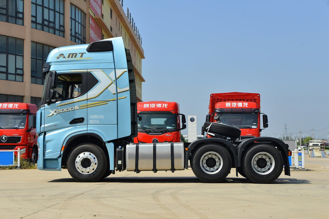 Shacman Heavy Truck High-Roof Air-Conditioning Shroud 560 Horsepower 16-Speed 6X4 AMT Tractor