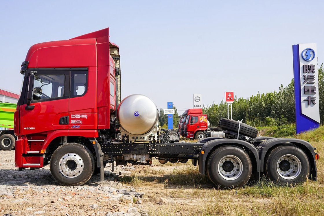Shacman Tractor Truck Euro 6 Rear Double Axle Rear Eight-Wheel 480HP 6X4 LNG Airbag Seat