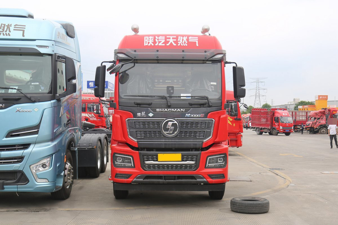 Single Row Half Seat Weichai Engine 460HP 6X4 High Roof CNG Tractor Shacman Heavy Duty Truck