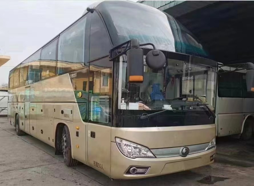 Youtong Bus Luxury Coach 48 Seats Champagne Yutong ZK6122H VIP Bus Passenger With A/C