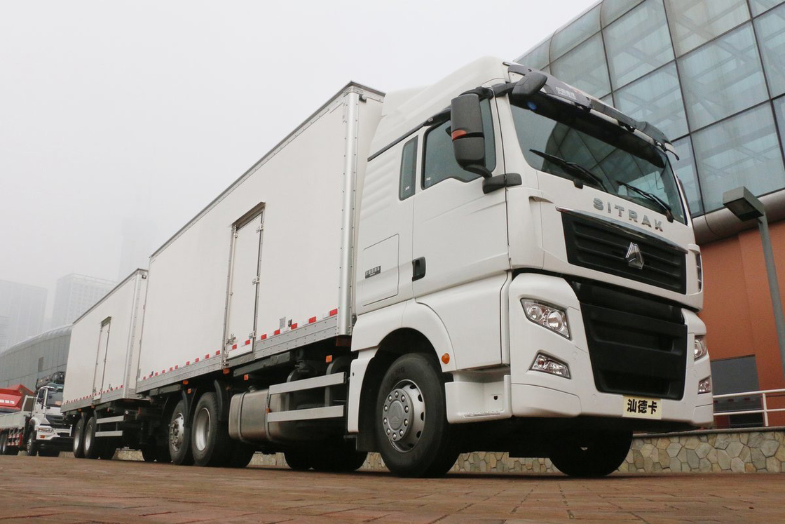 Single Row Of Half Seats Manual 16 Gears Diesel 480HP 6*2 Mid-Axle Removable SITRAK Van Truck