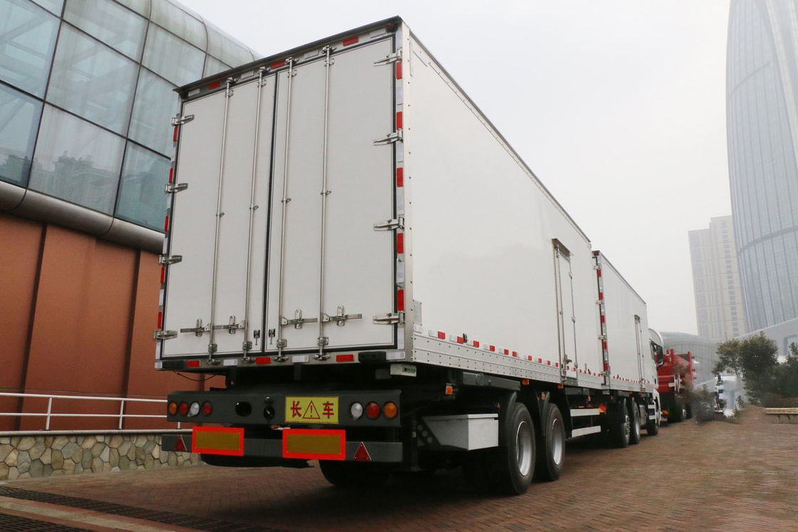 Single Row Of Half Seats Manual 16 Gears Diesel 480HP 6*2 Mid-Axle Removable SITRAK Van Truck